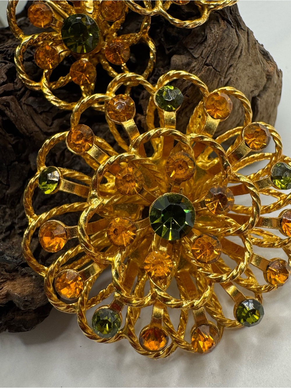 Vintage brooch & clip earring set, EUC. Gold tone w/orange & green rhinestones. - Picture 3 of 6